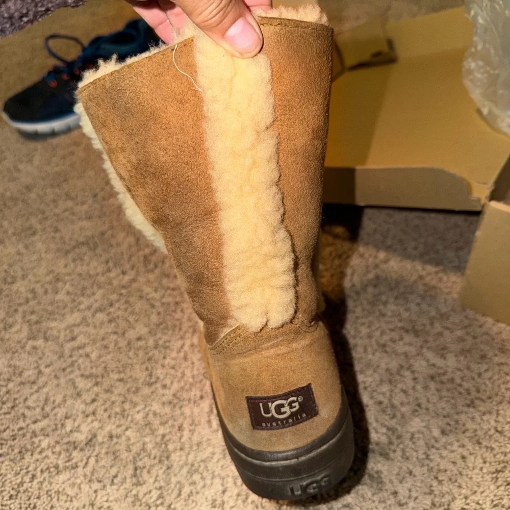 Like New Worn Once UGG Women's Mid-Calf Shearling Boots in Chestnut Brown - Picture 6 of 15